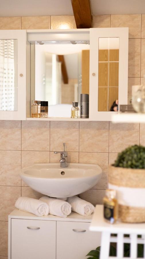Апартаменты Scardona Rustica, Bed & Breakfast With Jacuzzi, Bbq And Free Parking In Skradin, Krka Экстерьер фото
