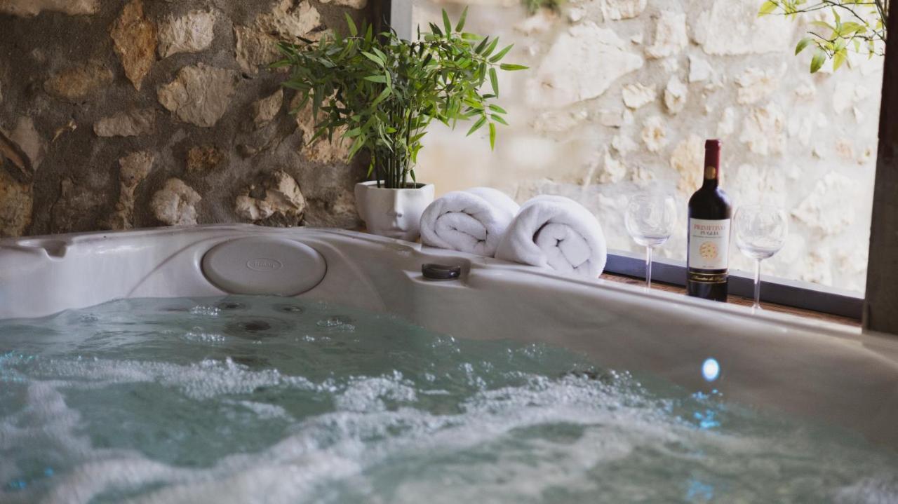 Апартаменты Scardona Rustica, Bed & Breakfast With Jacuzzi, Bbq And Free Parking In Skradin, Krka Экстерьер фото