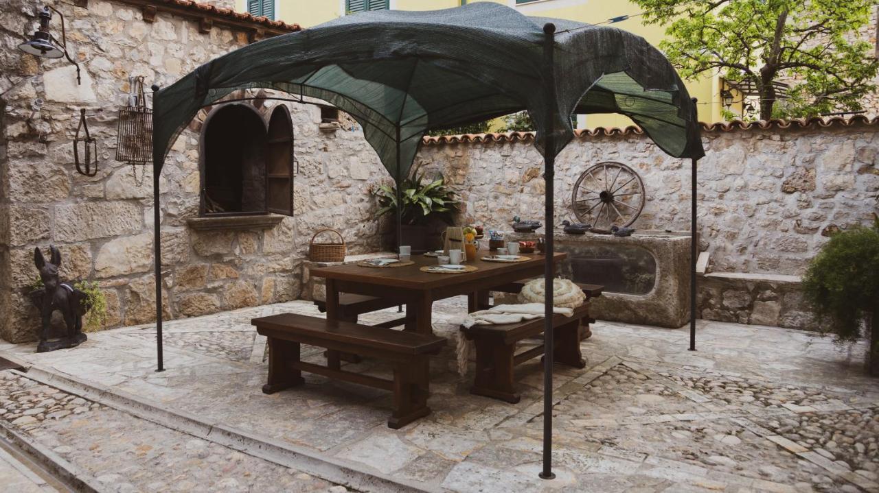 Апартаменты Scardona Rustica, Bed & Breakfast With Jacuzzi, Bbq And Free Parking In Skradin, Krka Экстерьер фото